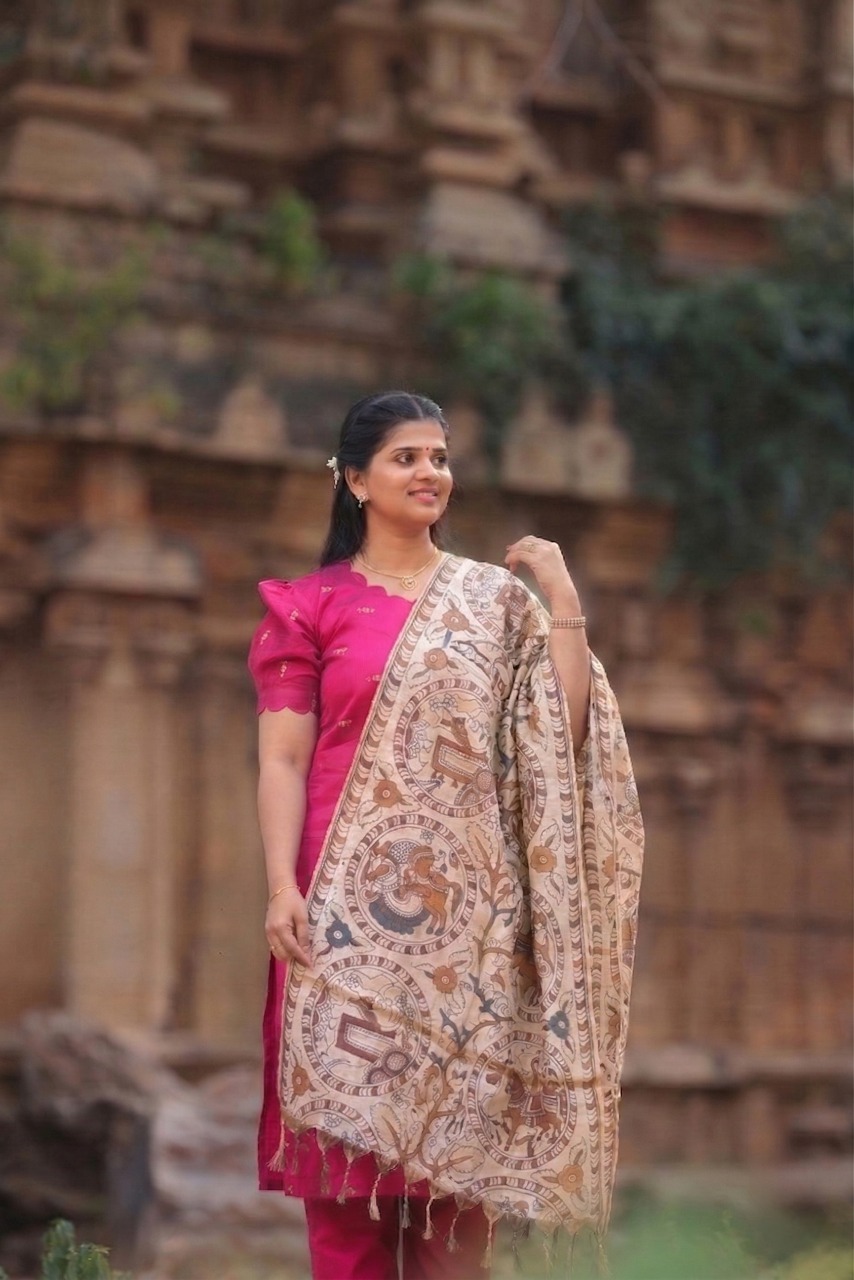 Rani Pink kurta set with Kalamkari Shawl