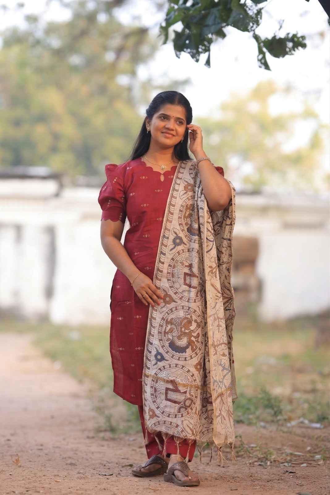 Red kurta set with Kalamkari Shawl