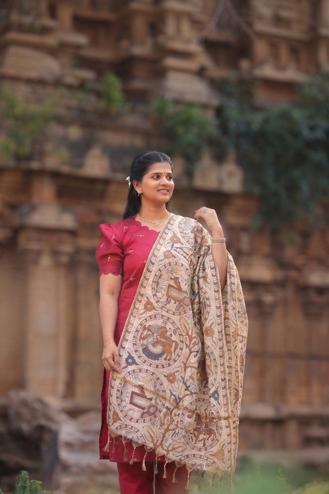 Red kurta set with Kalamkari Shawl