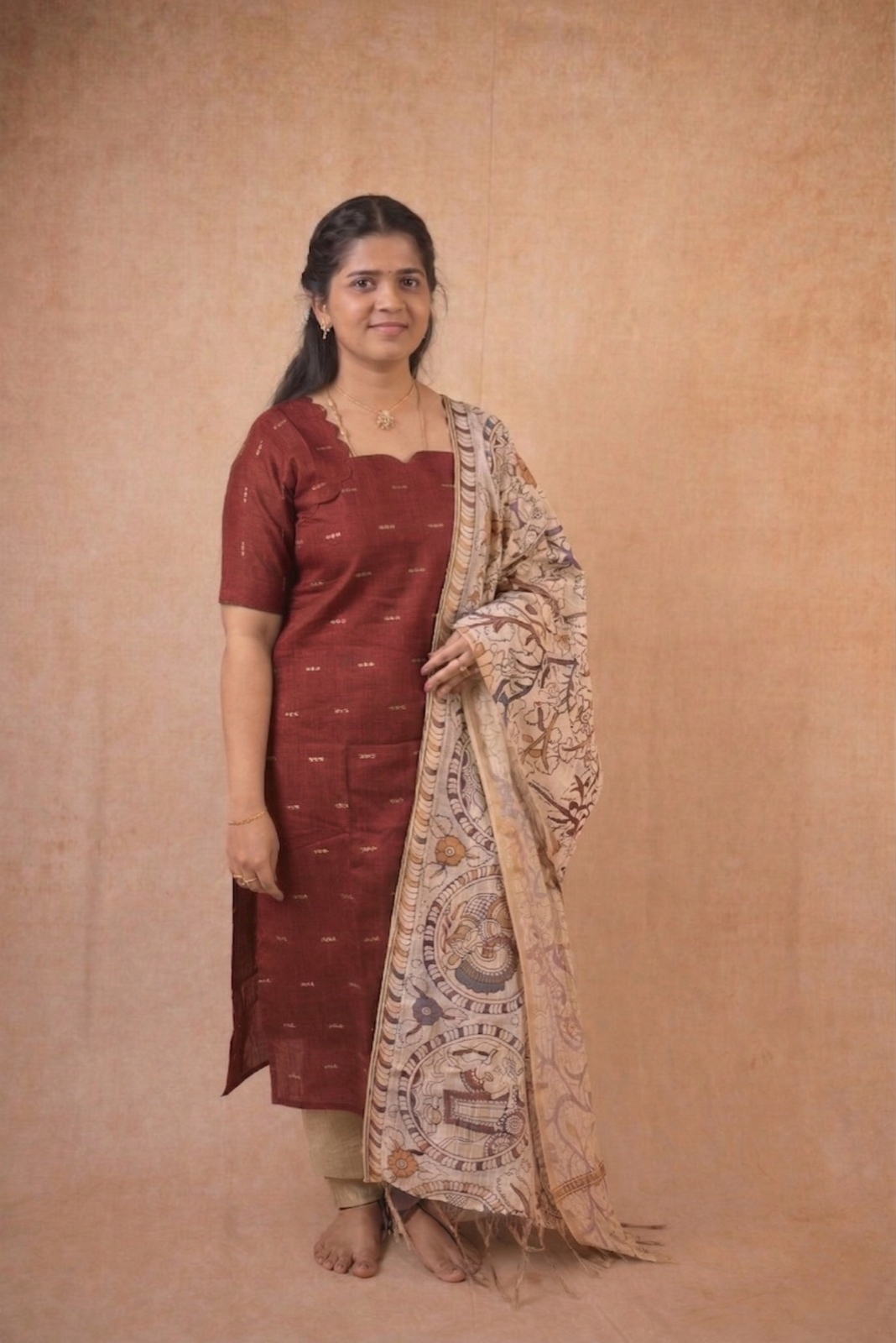 Maroon kurta with kalamkari shawl